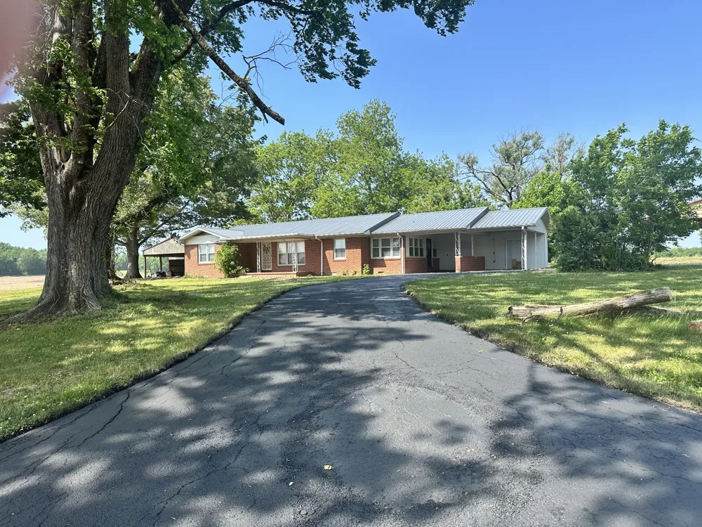 1318 Vise Loop Decaturville, TN 38329