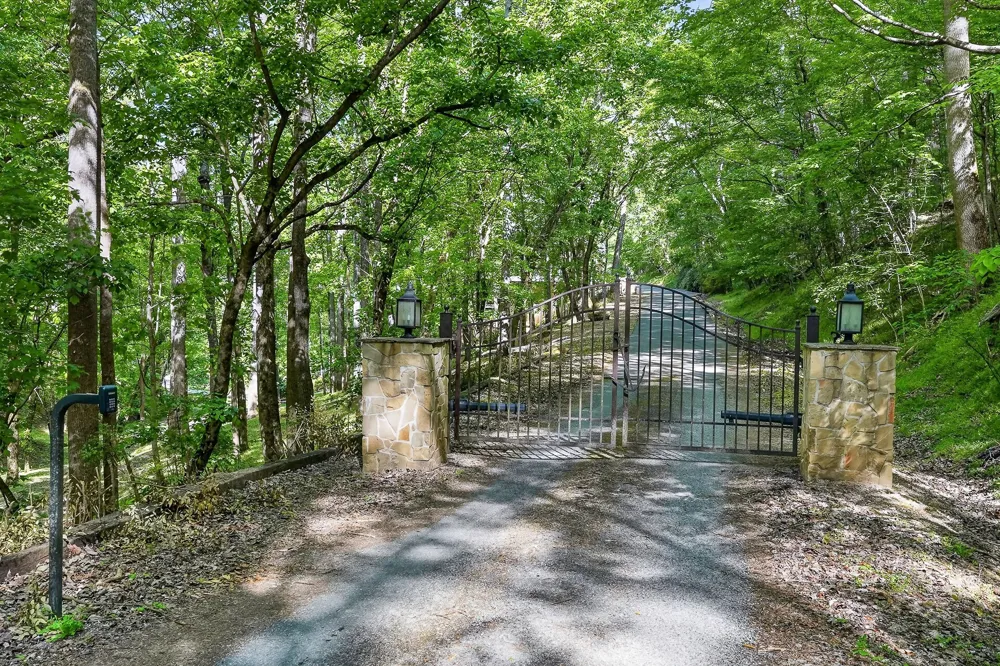 1097 Floating Mill Village Road Silver Point, TN 38582