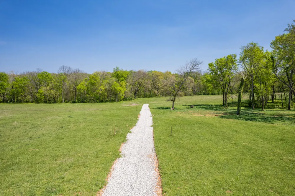 4 Old Zion Rd Columbia, TN 38401