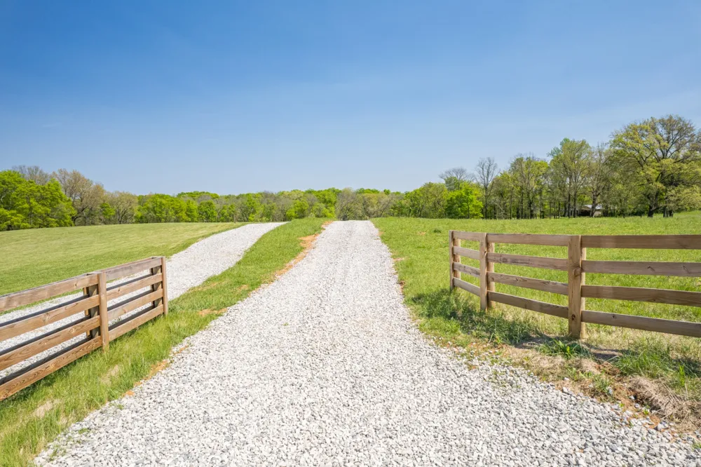 4 Old Zion Rd Columbia, TN 38401