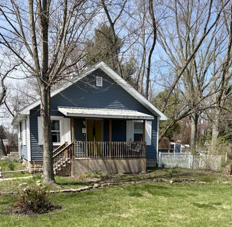 102 Leeds Avenue