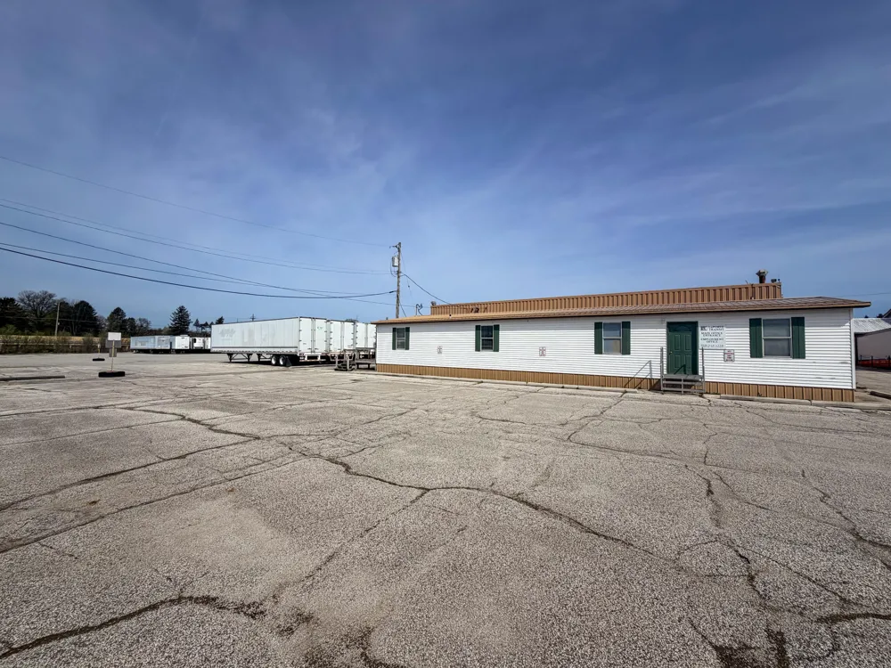 1157 E 150 La Porte, IN 46350