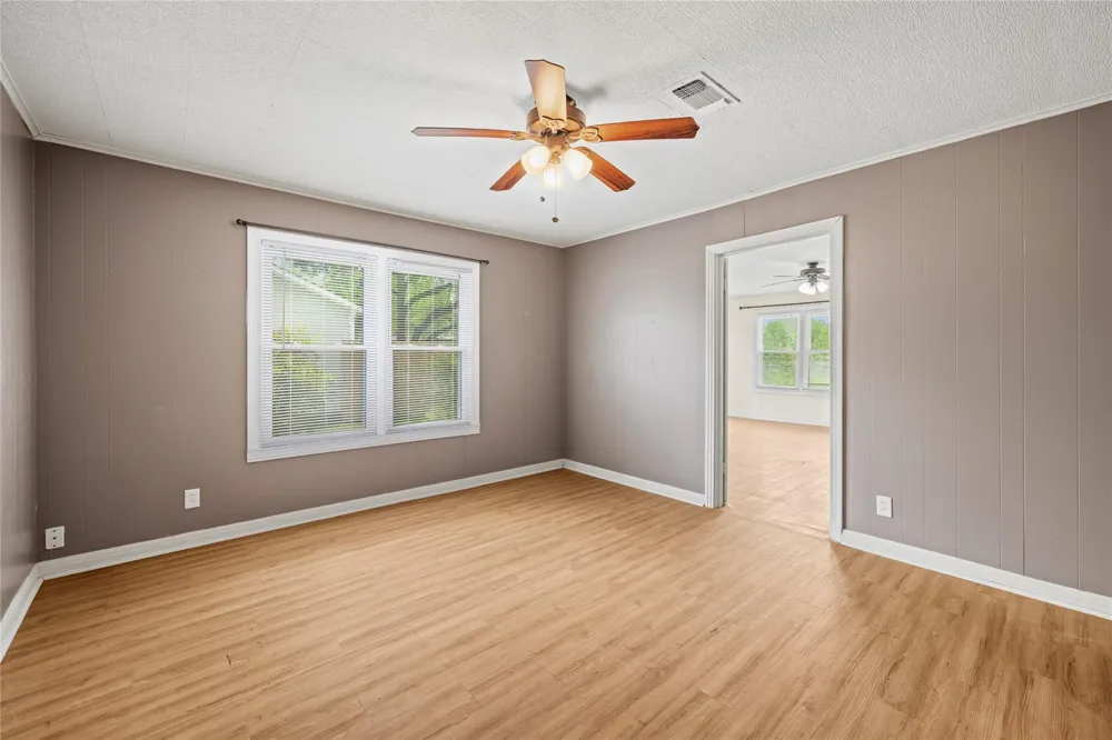 405 College Street Weimar, TX 78962