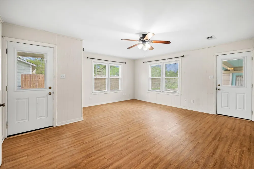 405 College Street Weimar, TX 78962