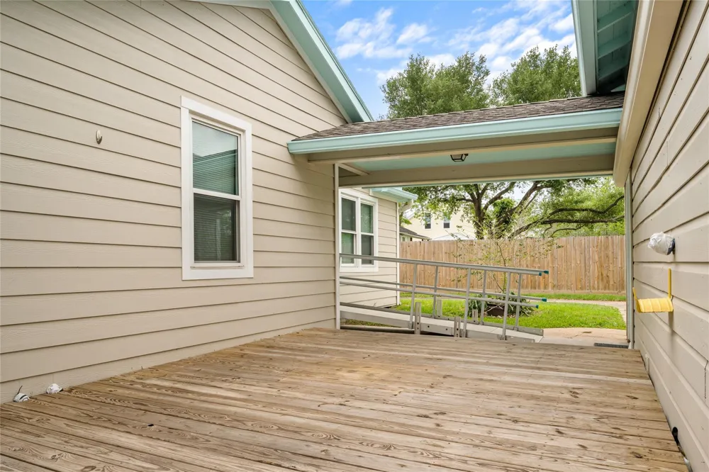 405 College Street Weimar, TX 78962