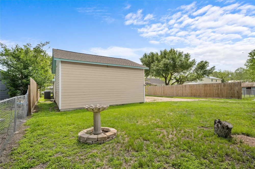 405 College Street Weimar, TX 78962