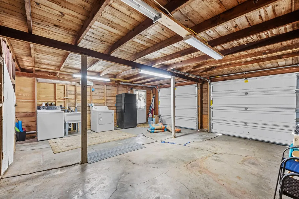 405 College Street Weimar, TX 78962