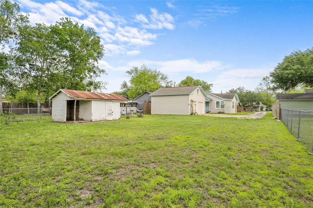 405 College Street Weimar, TX 78962