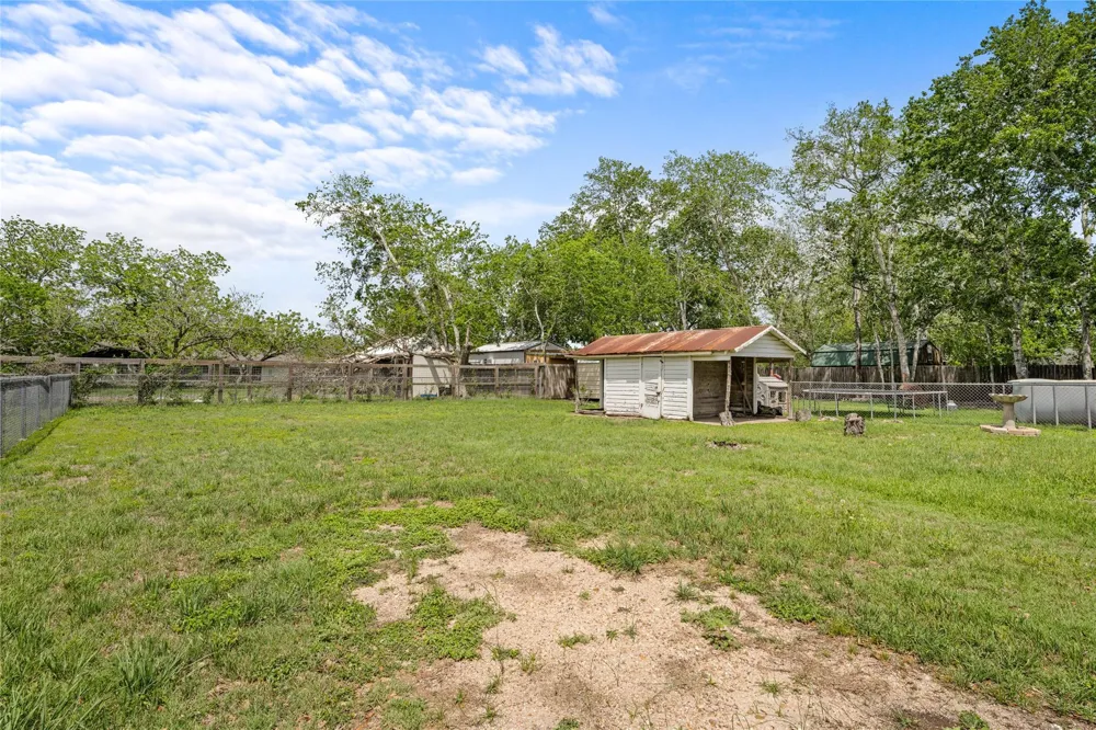 405 College Street Weimar, TX 78962