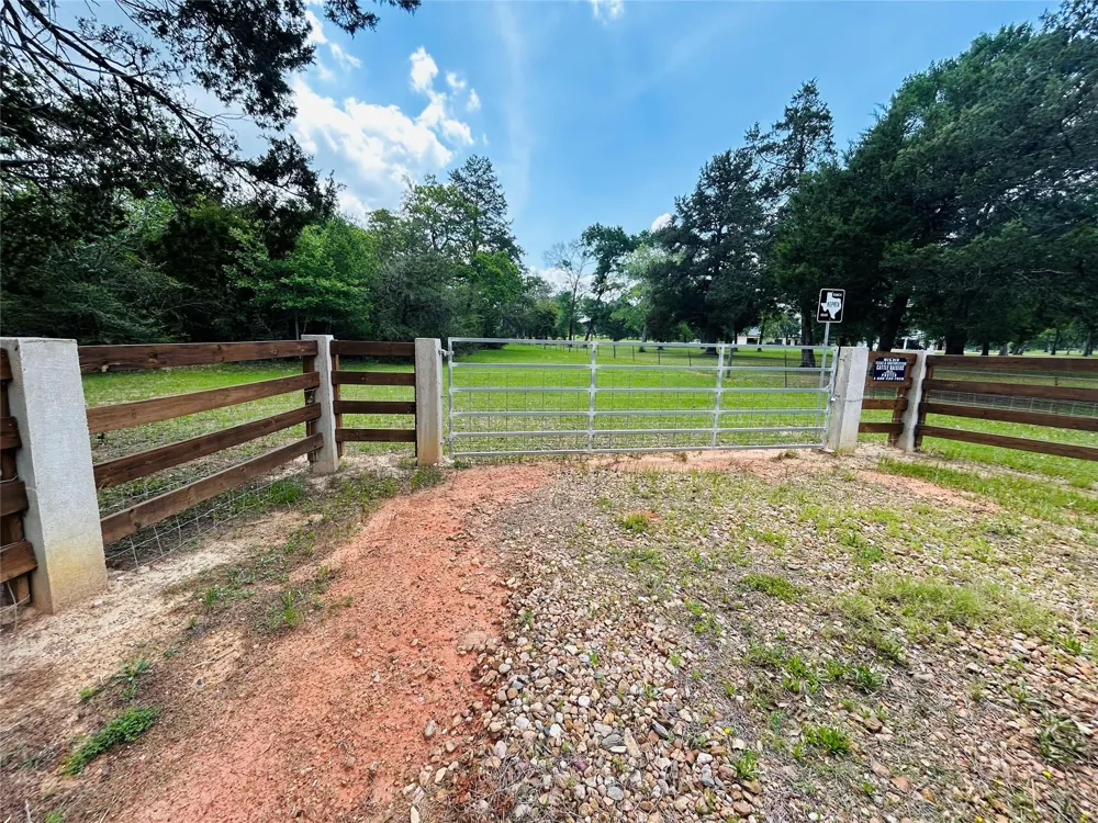 32 Dunlavy Cat Spring, TX 78933