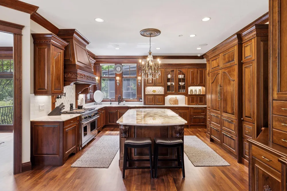 614 Hidden Creek Trail Mendota Heights, MN 55118