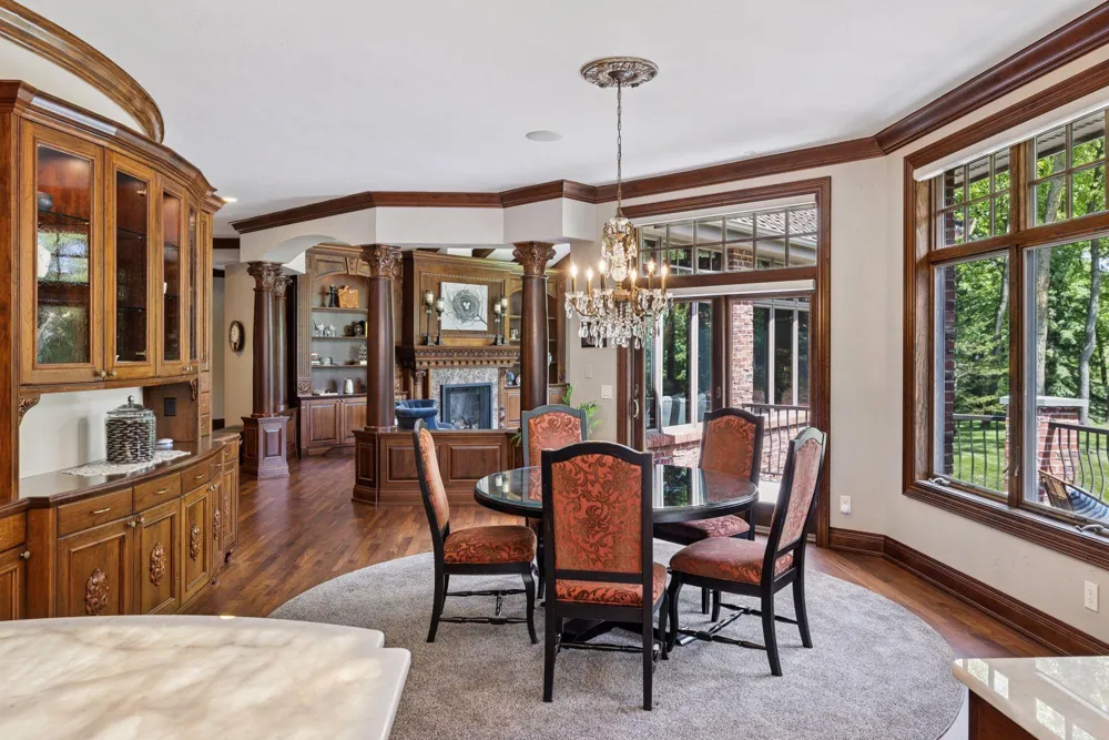 614 Hidden Creek Trail Mendota Heights, MN 55118