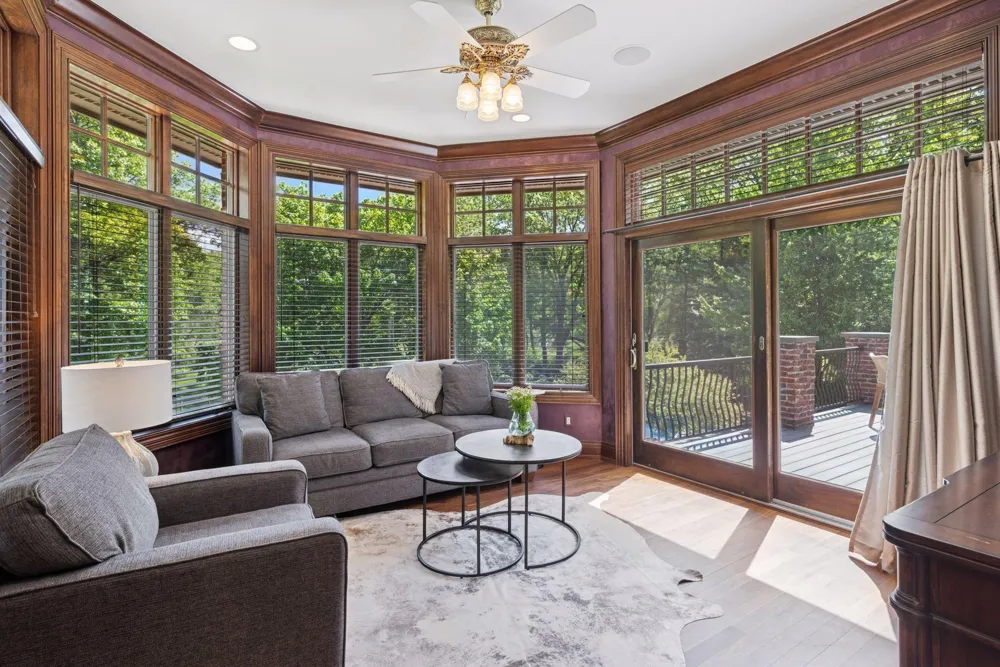 614 Hidden Creek Trail Mendota Heights, MN 55118