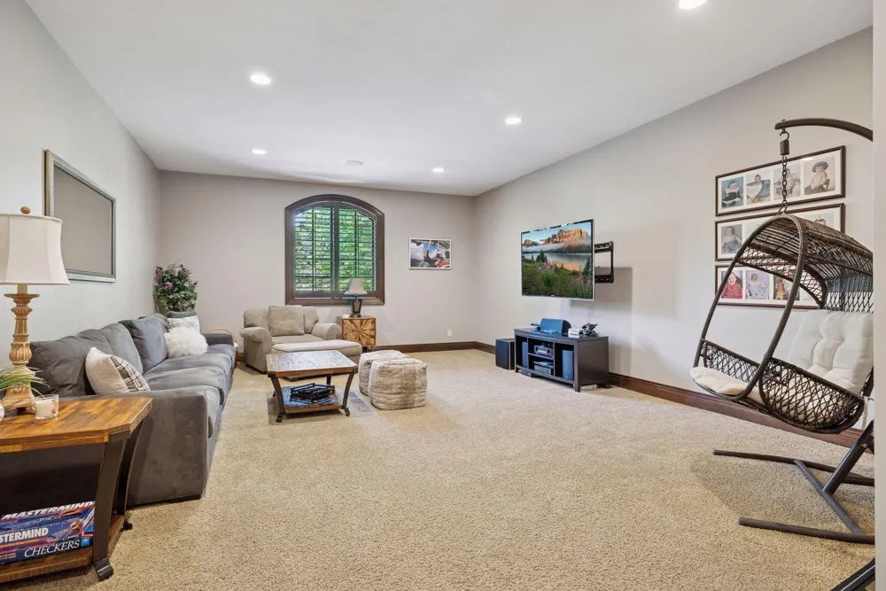 614 Hidden Creek Trail Mendota Heights, MN 55118