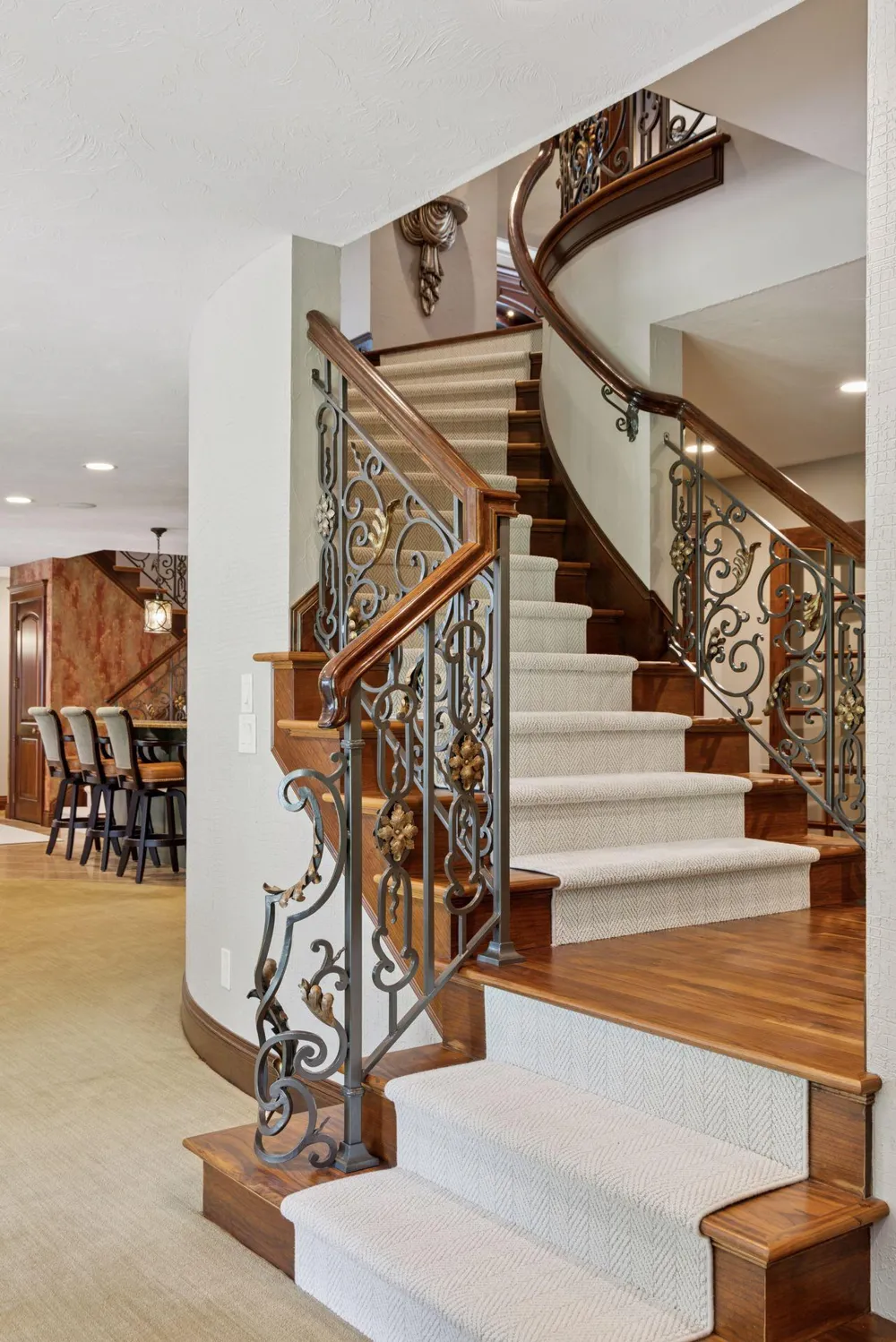 614 Hidden Creek Trail Mendota Heights, MN 55118