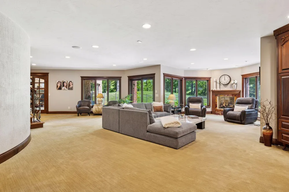 614 Hidden Creek Trail Mendota Heights, MN 55118