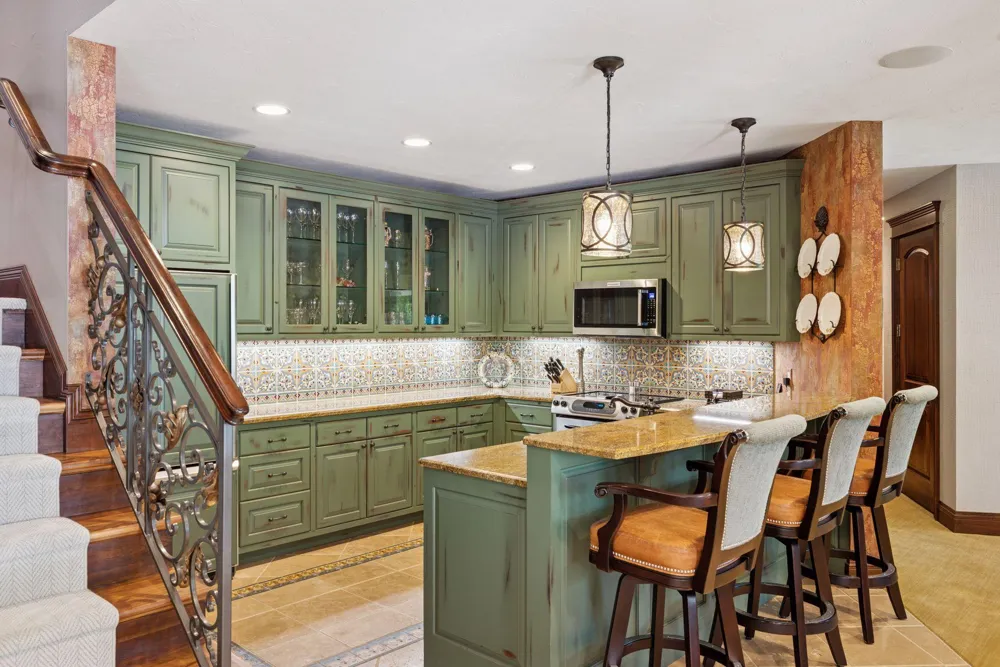 614 Hidden Creek Trail Mendota Heights, MN 55118