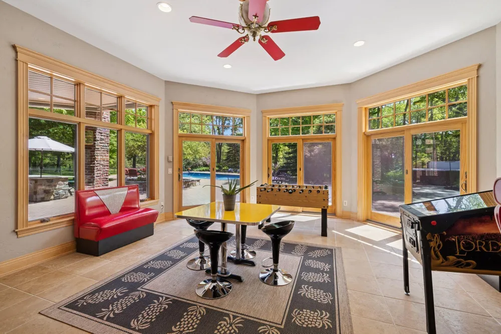 614 Hidden Creek Trail Mendota Heights, MN 55118