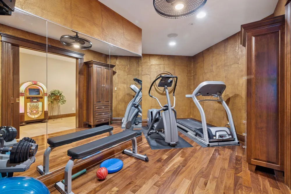 614 Hidden Creek Trail Mendota Heights, MN 55118
