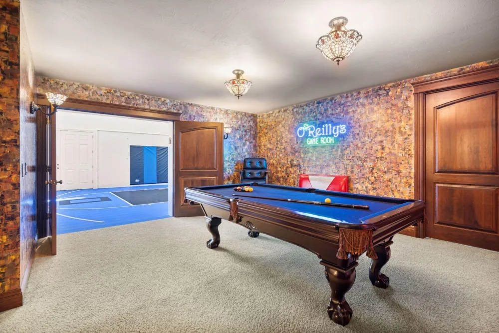 614 Hidden Creek Trail Mendota Heights, MN 55118