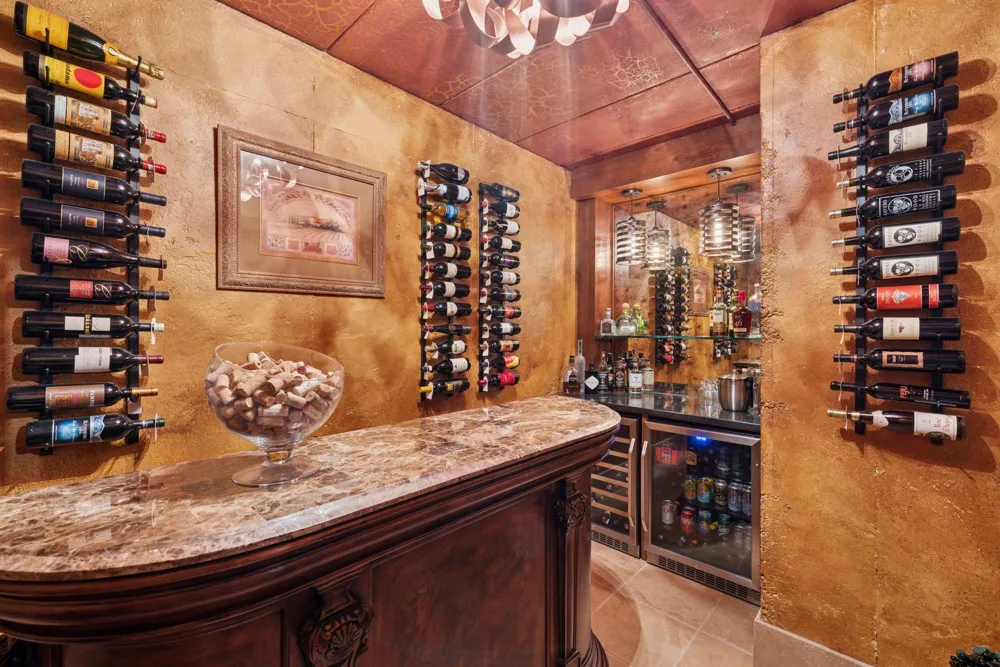 614 Hidden Creek Trail Mendota Heights, MN 55118