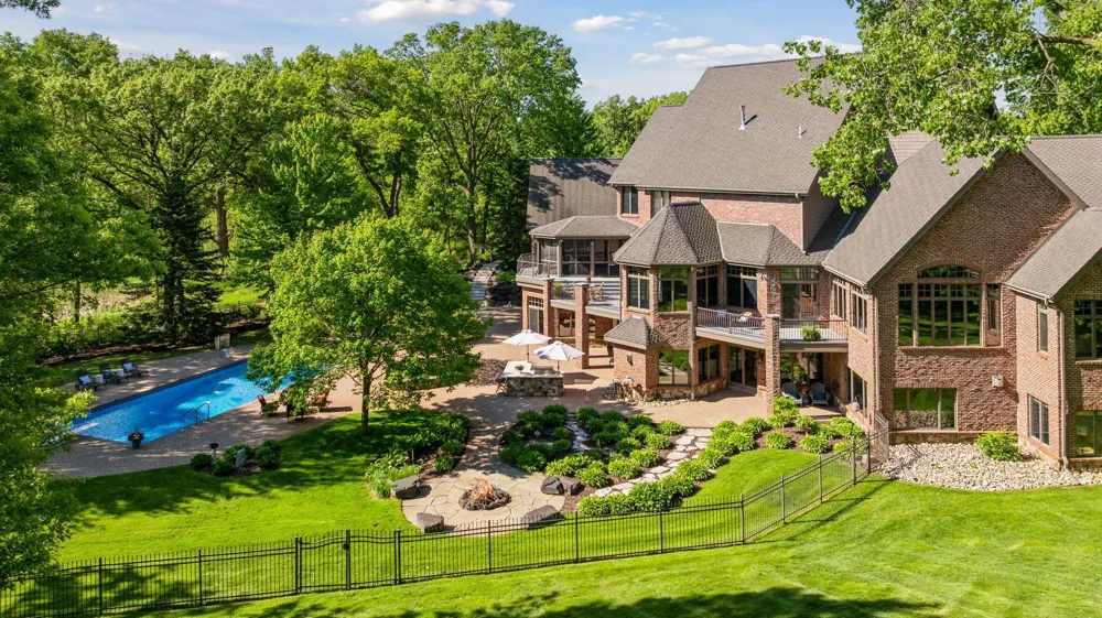 614 Hidden Creek Trail Mendota Heights, MN 55118