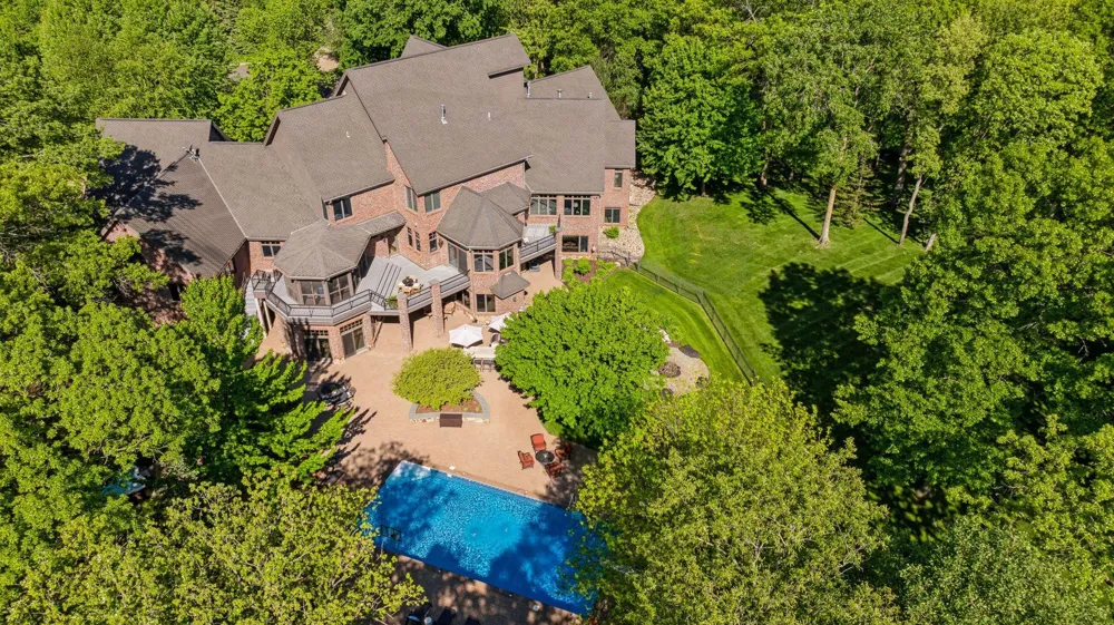 614 Hidden Creek Trail Mendota Heights, MN 55118
