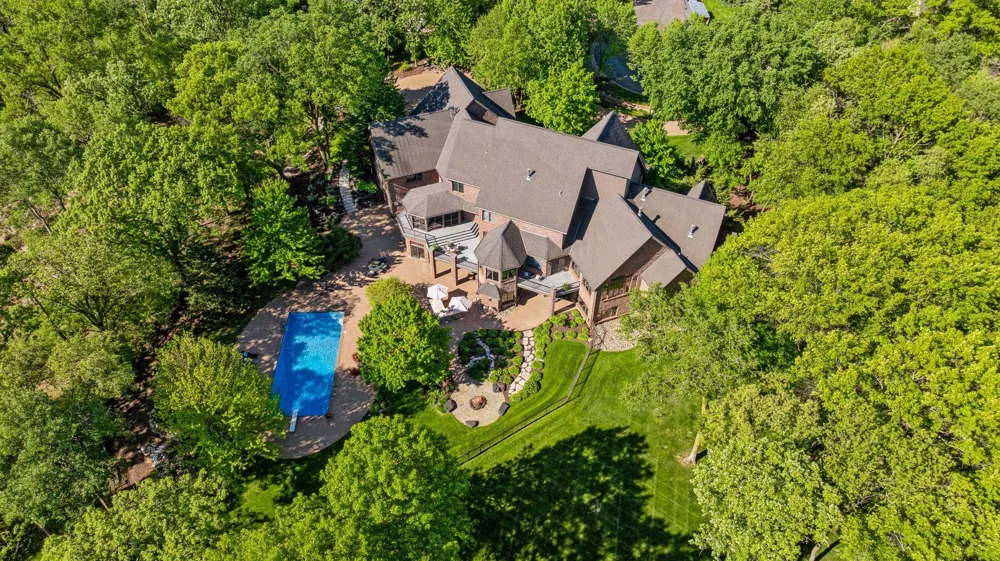 614 Hidden Creek Trail Mendota Heights, MN 55118