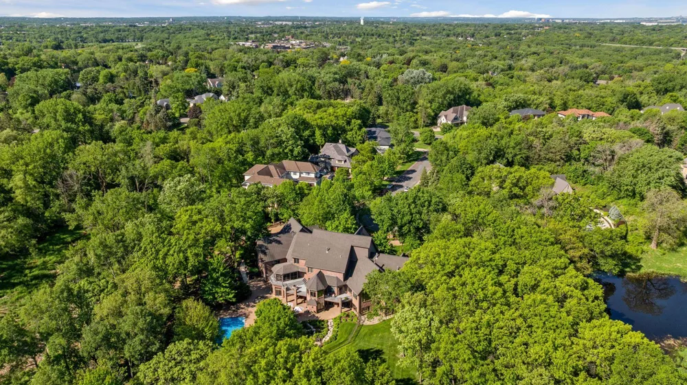 614 Hidden Creek Trail Mendota Heights, MN 55118