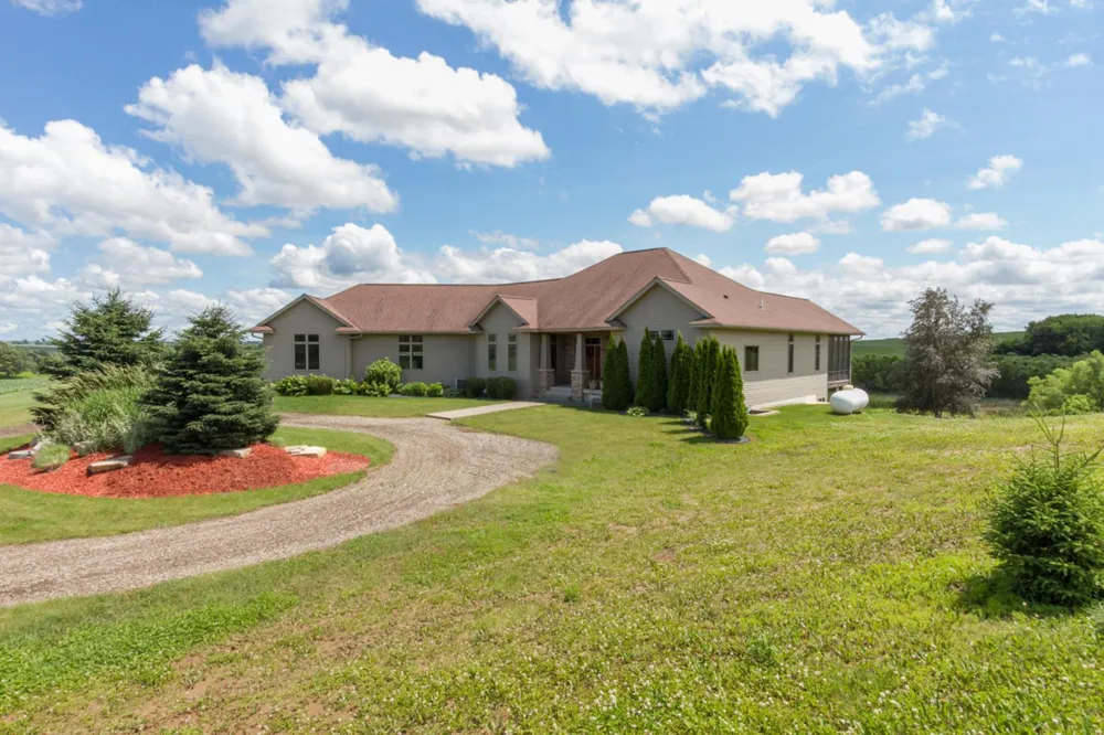 62997 430th Avenue Mazeppa, MN 55956