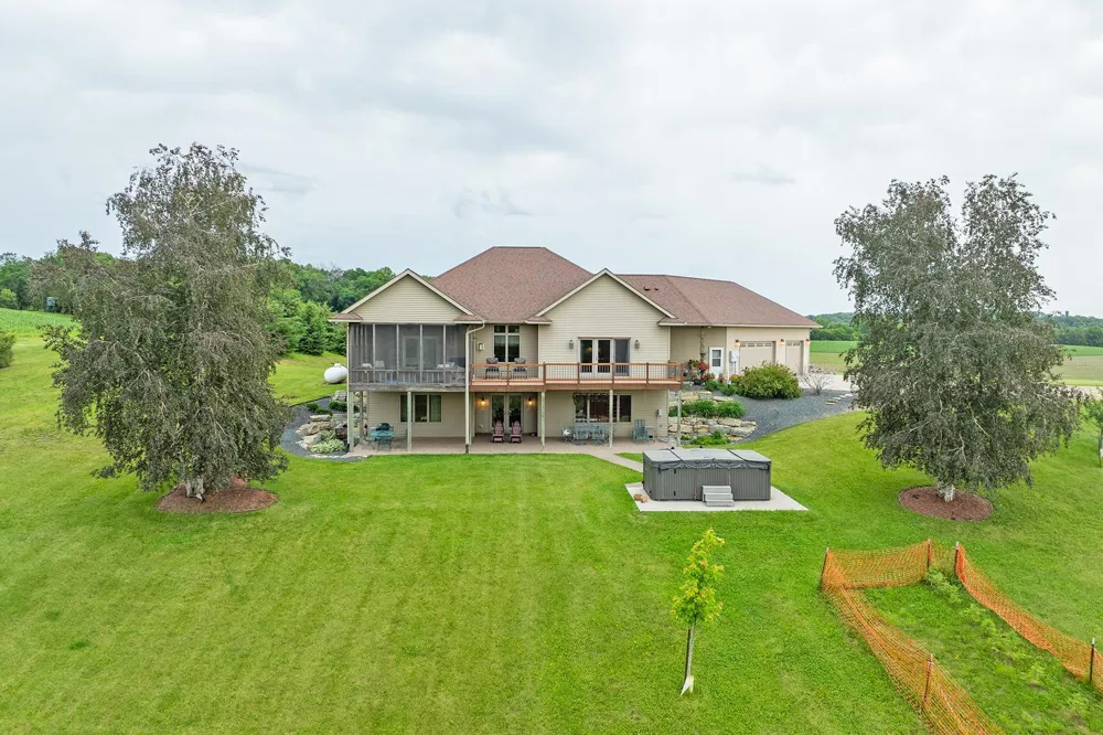 62997 430th Avenue Mazeppa, MN 55956