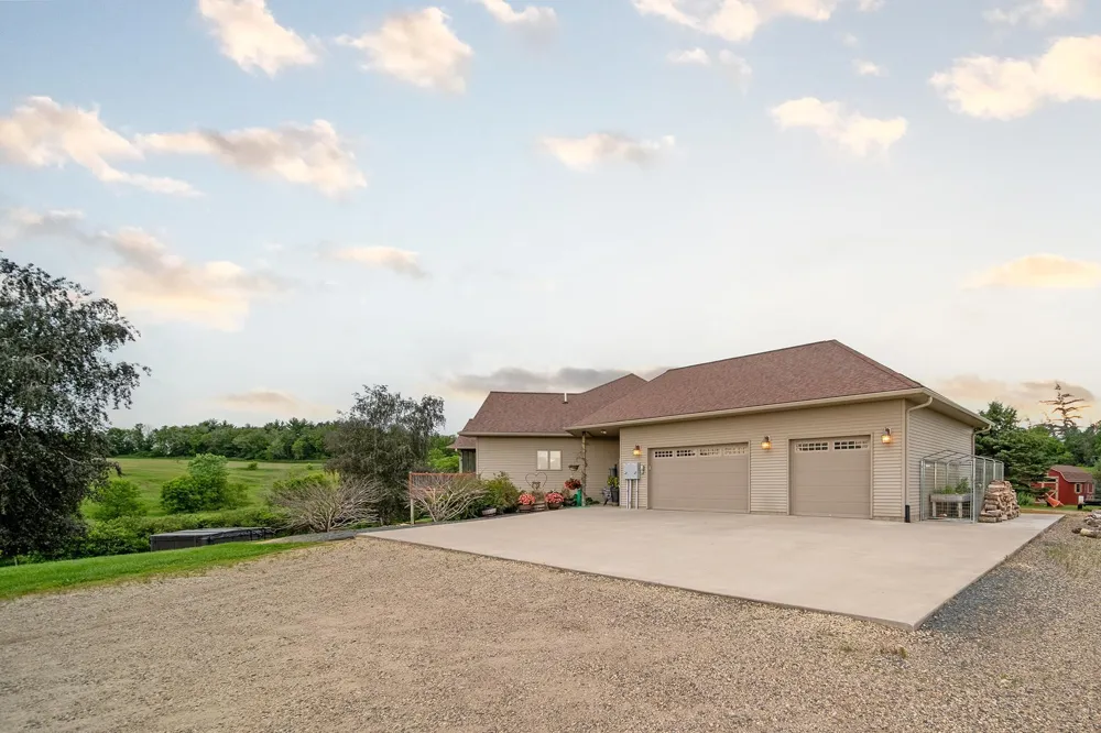 62997 430th Avenue Mazeppa, MN 55956
