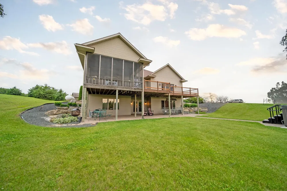 62997 430th Avenue Mazeppa, MN 55956