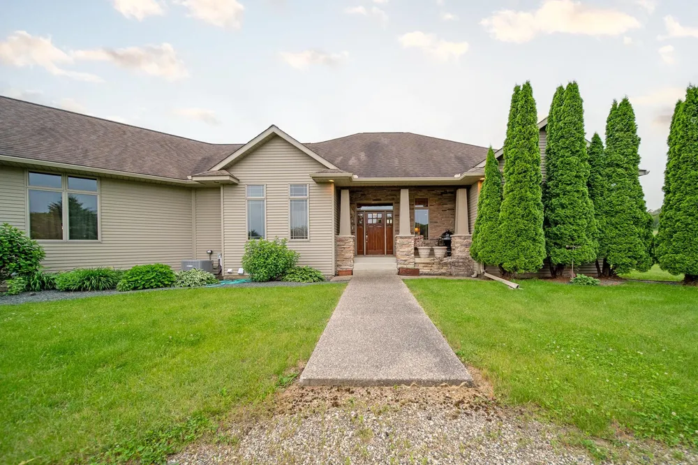 62997 430th Avenue Mazeppa, MN 55956