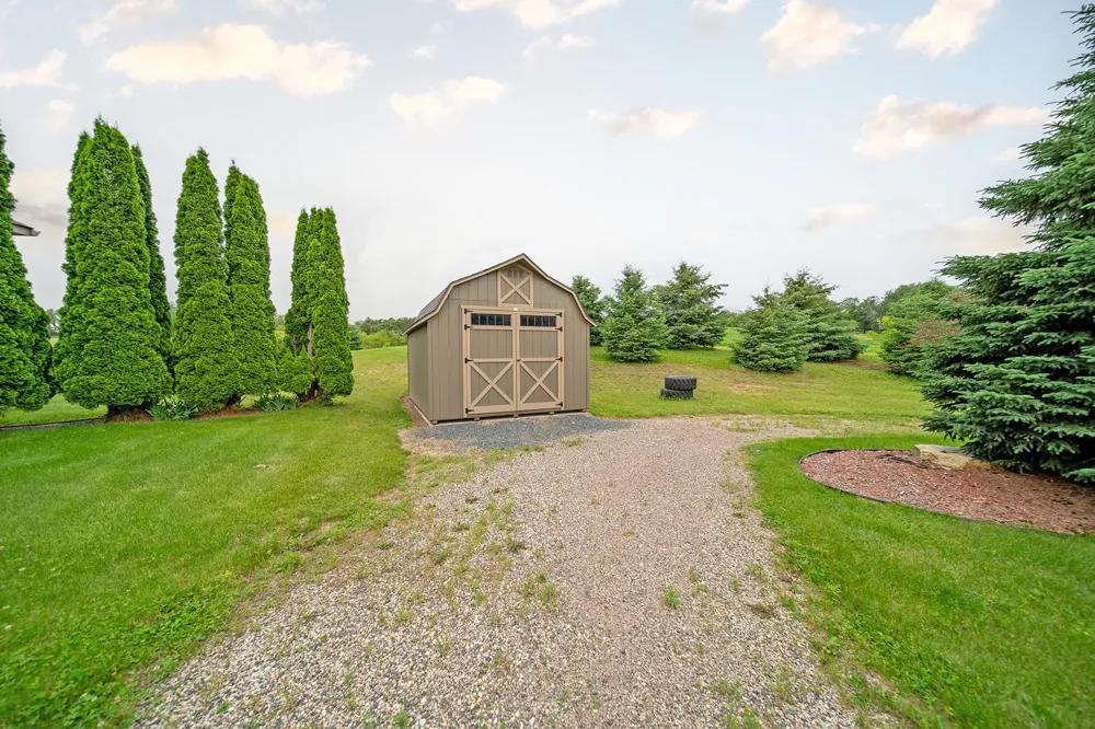 62997 430th Avenue Mazeppa, MN 55956