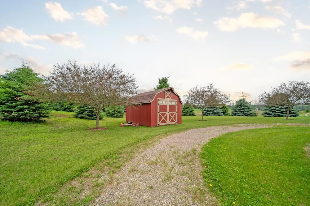 62997 430th Avenue Mazeppa, MN 55956