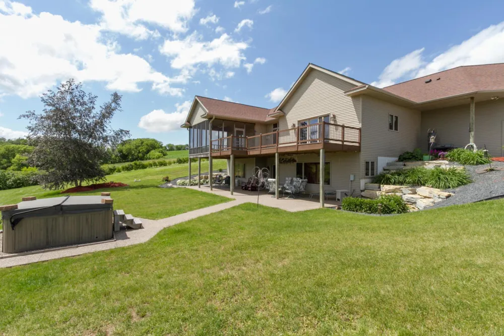62997 430th Avenue Mazeppa, MN 55956