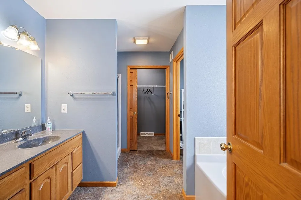 W1660 Maplewood Lane Alma, WI 54610