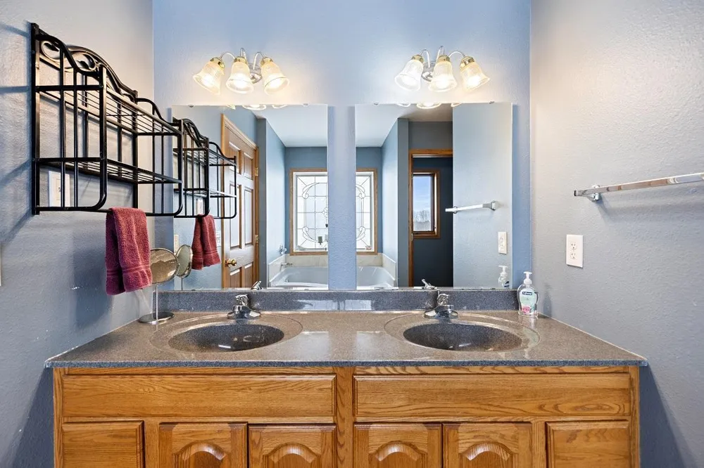 W1660 Maplewood Lane Alma, WI 54610