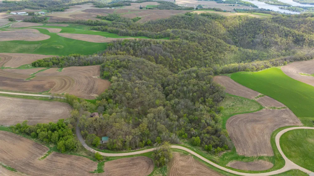 W1660 Maplewood Lane Alma, WI 54610