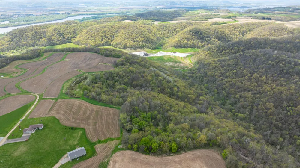 W1660 Maplewood Lane Alma, WI 54610
