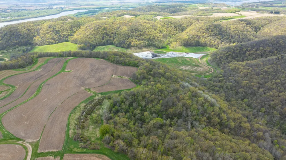 W1660 Maplewood Lane Alma, WI 54610