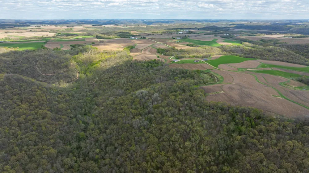 W1660 Maplewood Lane Alma, WI 54610