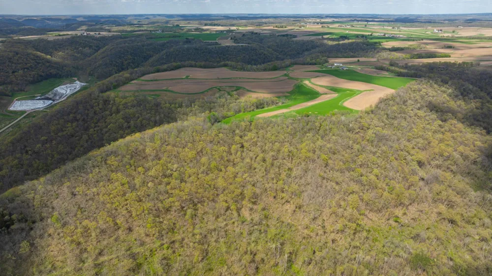 W1660 Maplewood Lane Alma, WI 54610