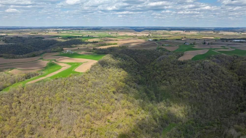 W1660 Maplewood Lane Alma, WI 54610