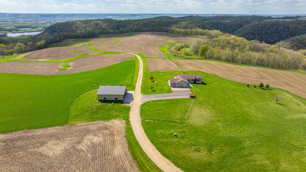 W1660 Maplewood Lane Alma, WI 54610