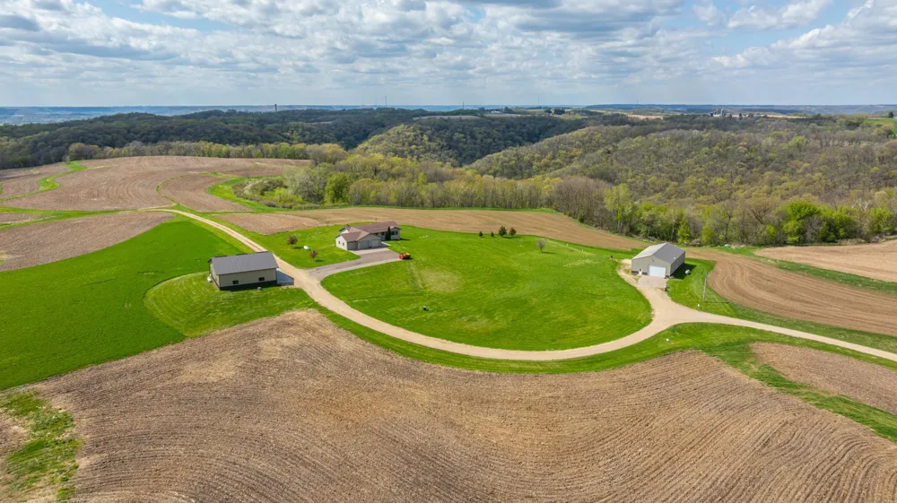 W1660 Maplewood Lane Alma, WI 54610