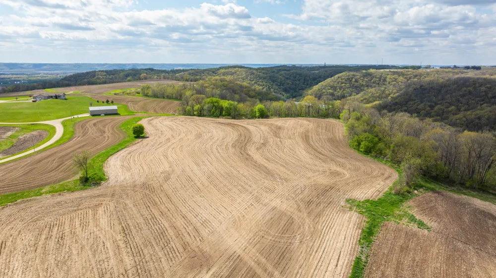 W1660 Maplewood Lane Alma, WI 54610