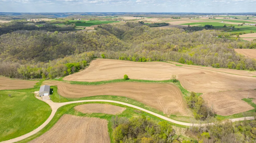W1660 Maplewood Lane Alma, WI 54610