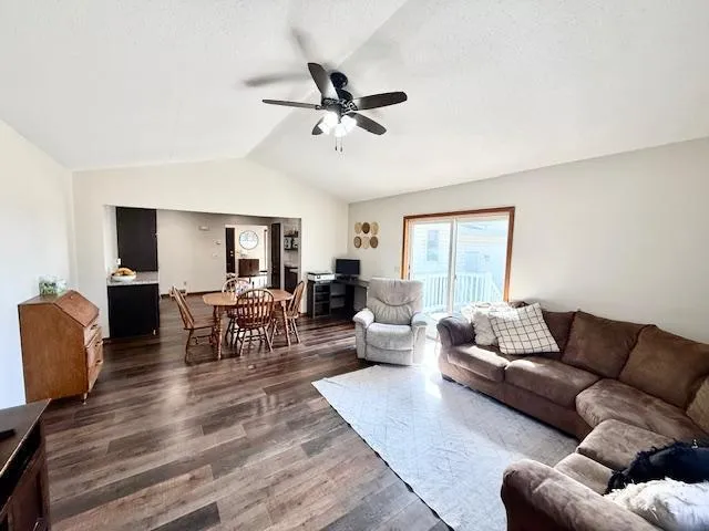475 E CSAH 10 Vesta, MN 56292
